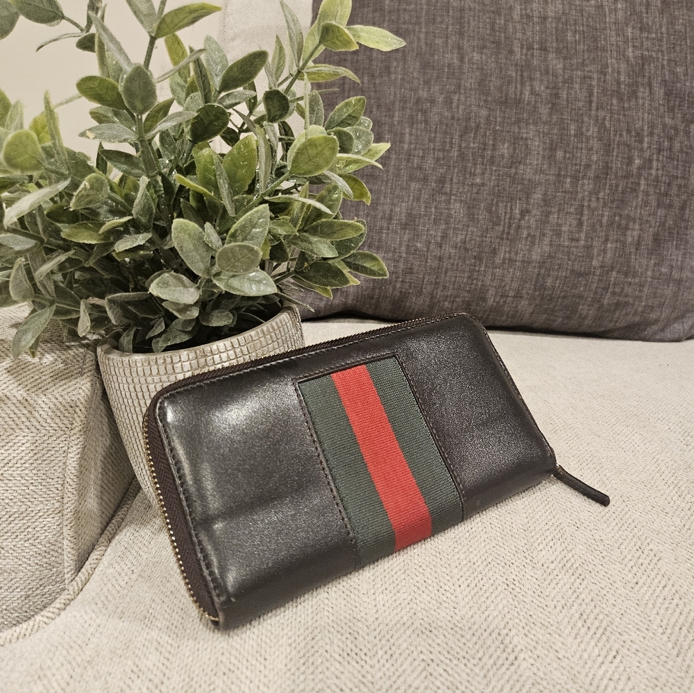 GUCCI Leather Wallet with Red and Green Stripes